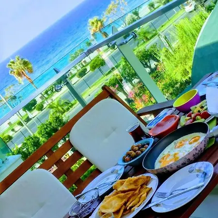 Wedat On The Moda Marine 公寓式酒店 4*